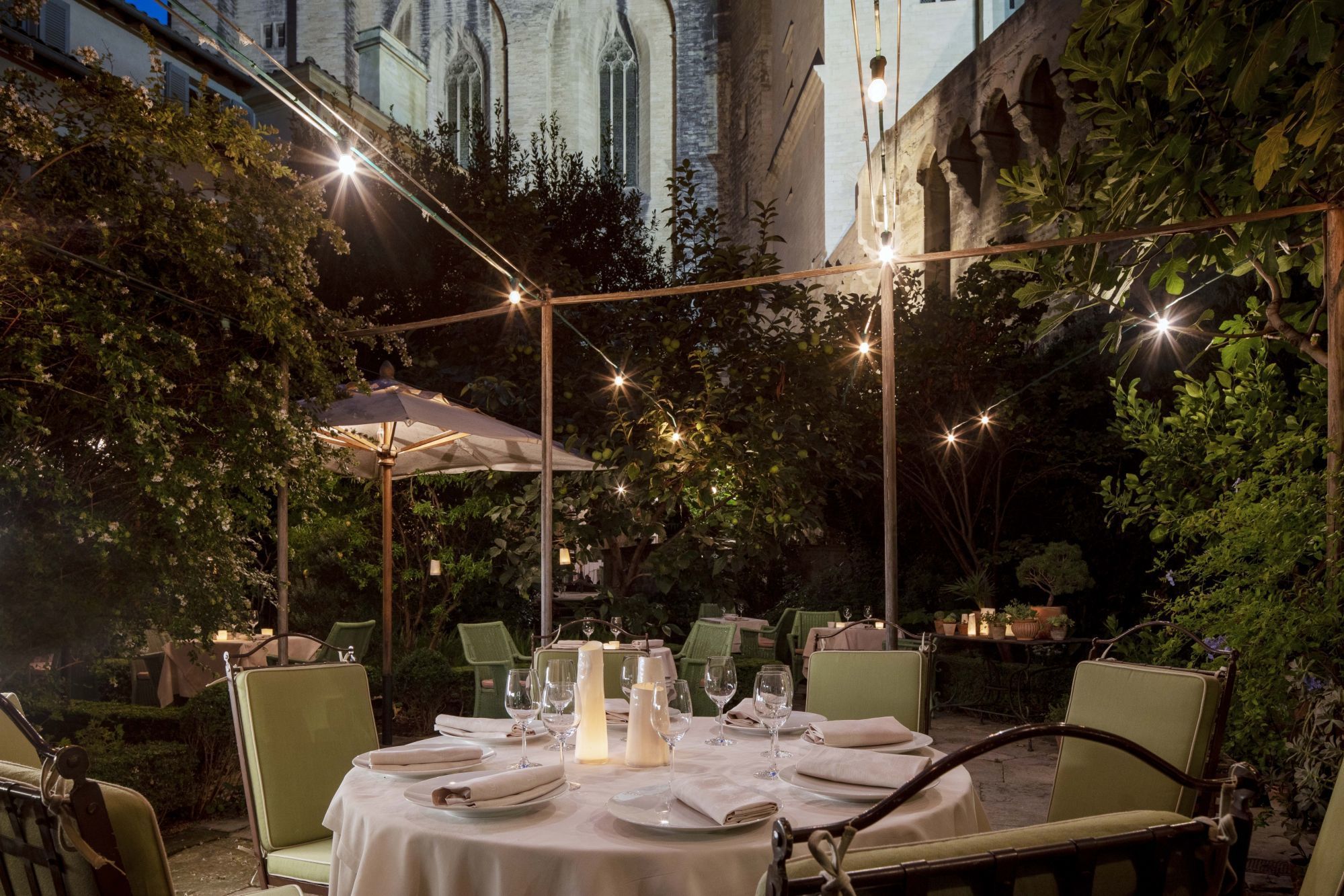 Luxury 5-star hotel - Avignon Provence - Michelin star gourmet restaurant