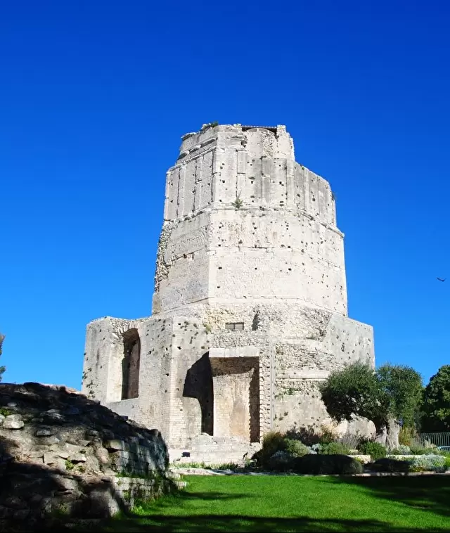 Nîmes - La Tour Magne